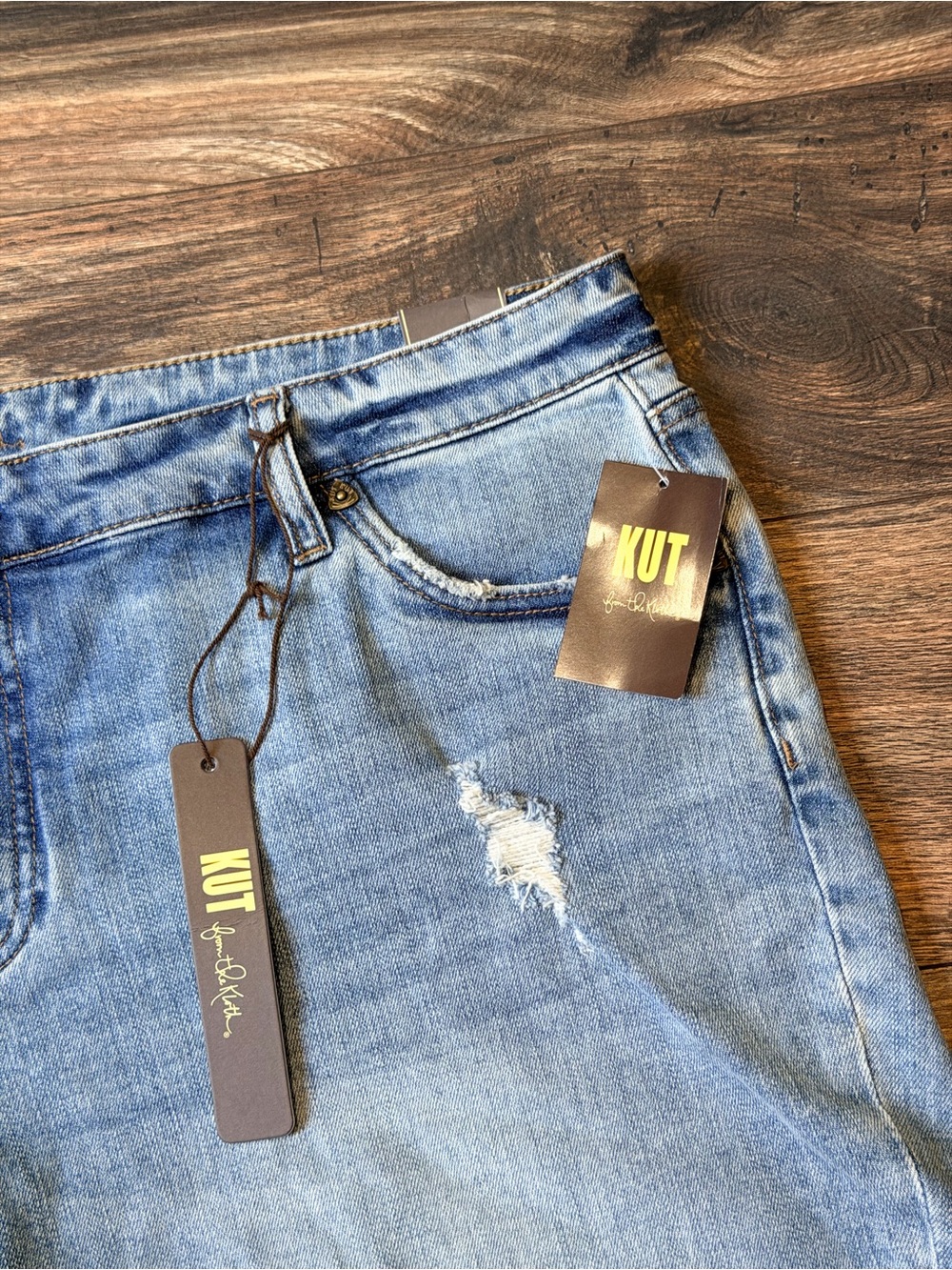 KUT from the Kloth Katy Boyfriend Denim Shorts in a light wash size 14W - Picture 3 of 16
